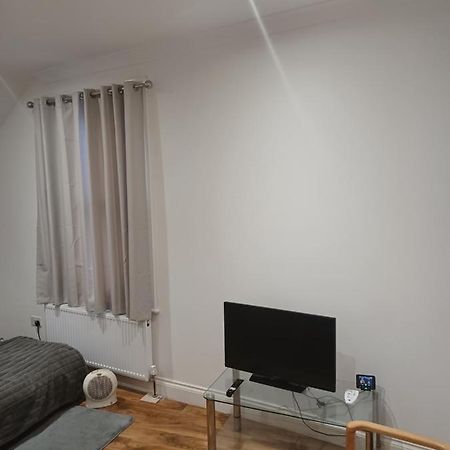 Beautiful Room In Lovely Flat Londen Buitenkant foto