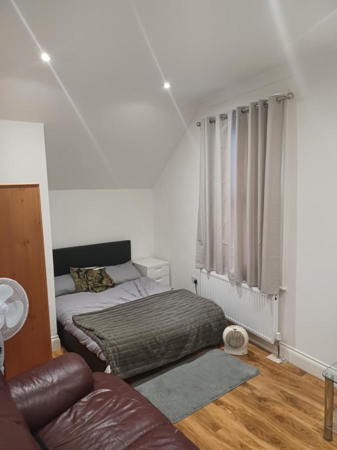 Beautiful Room In Lovely Flat Londen Buitenkant foto